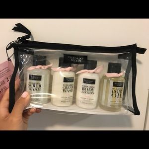 NWT VS BODY CARE SET (ACAI)
